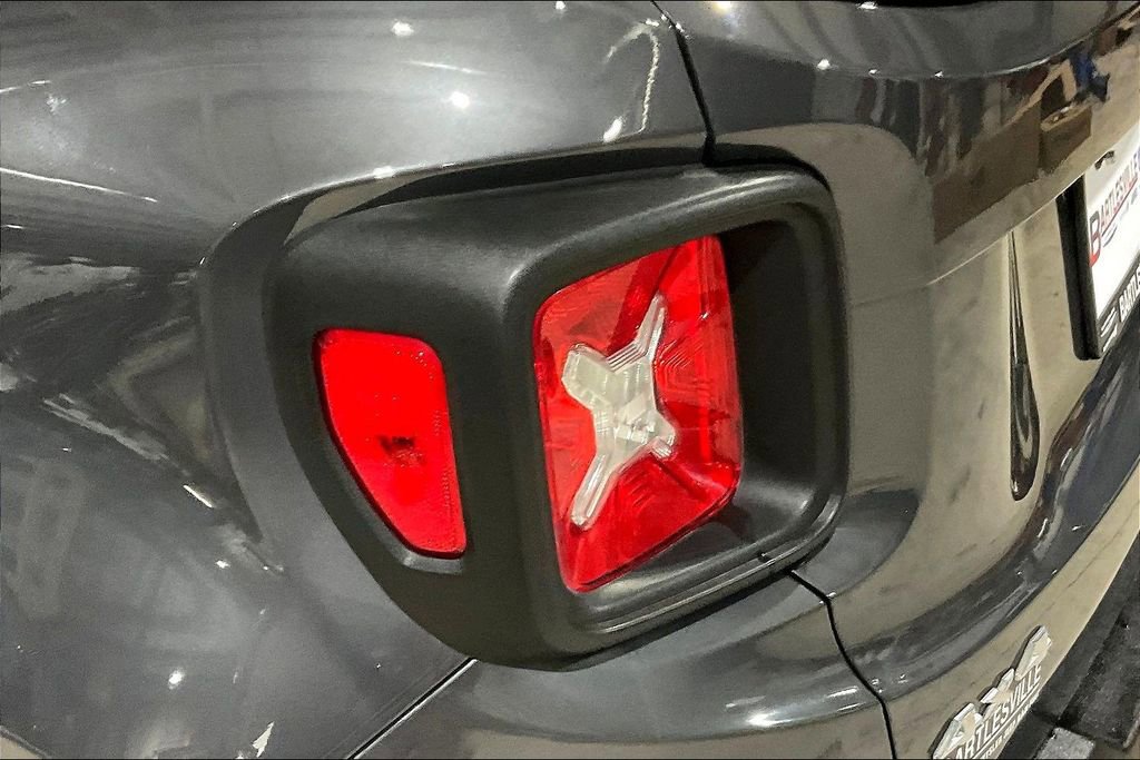 Used 2023 Jeep Renegade Latitude image 27