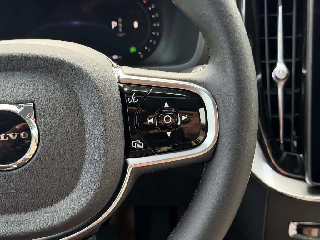 New 2026 Volvo XC90 B6 Plus w/ Protection Package Premier AWD/4WD image 9
