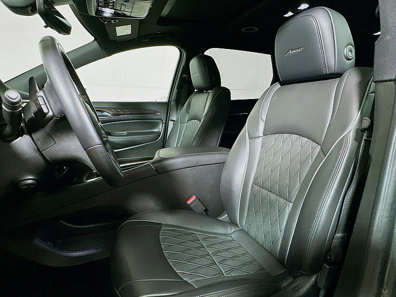 Used 2023 Buick Enclave Avenir w/ Avenir Technology Package image 11