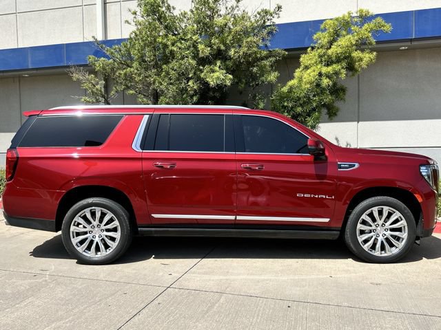 Used 2022 GMC Yukon XL Denali w/ Denali Premium Package AWD/4WD image 3