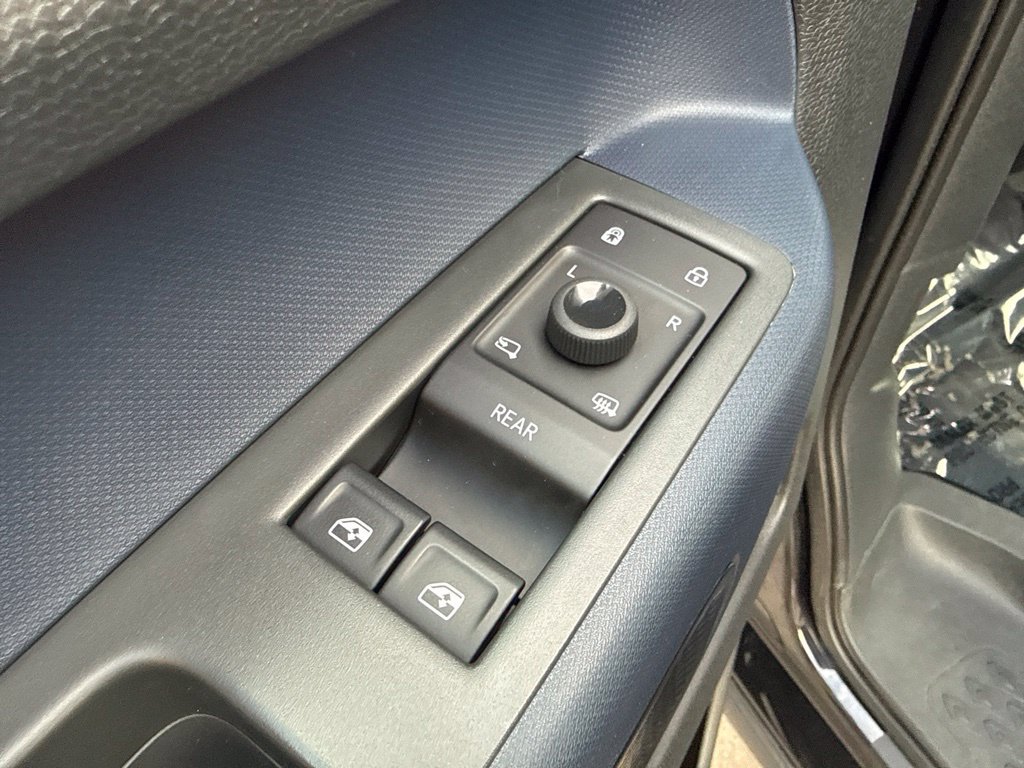 Certified 2025 Volkswagen ID. Buzz Pro S Plus AWD/4WD image 12