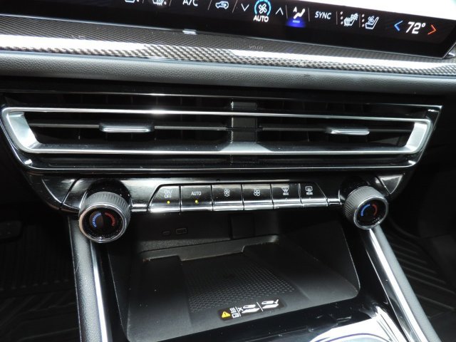 Used 2025 Chevrolet Traverse High Country FWD image 28