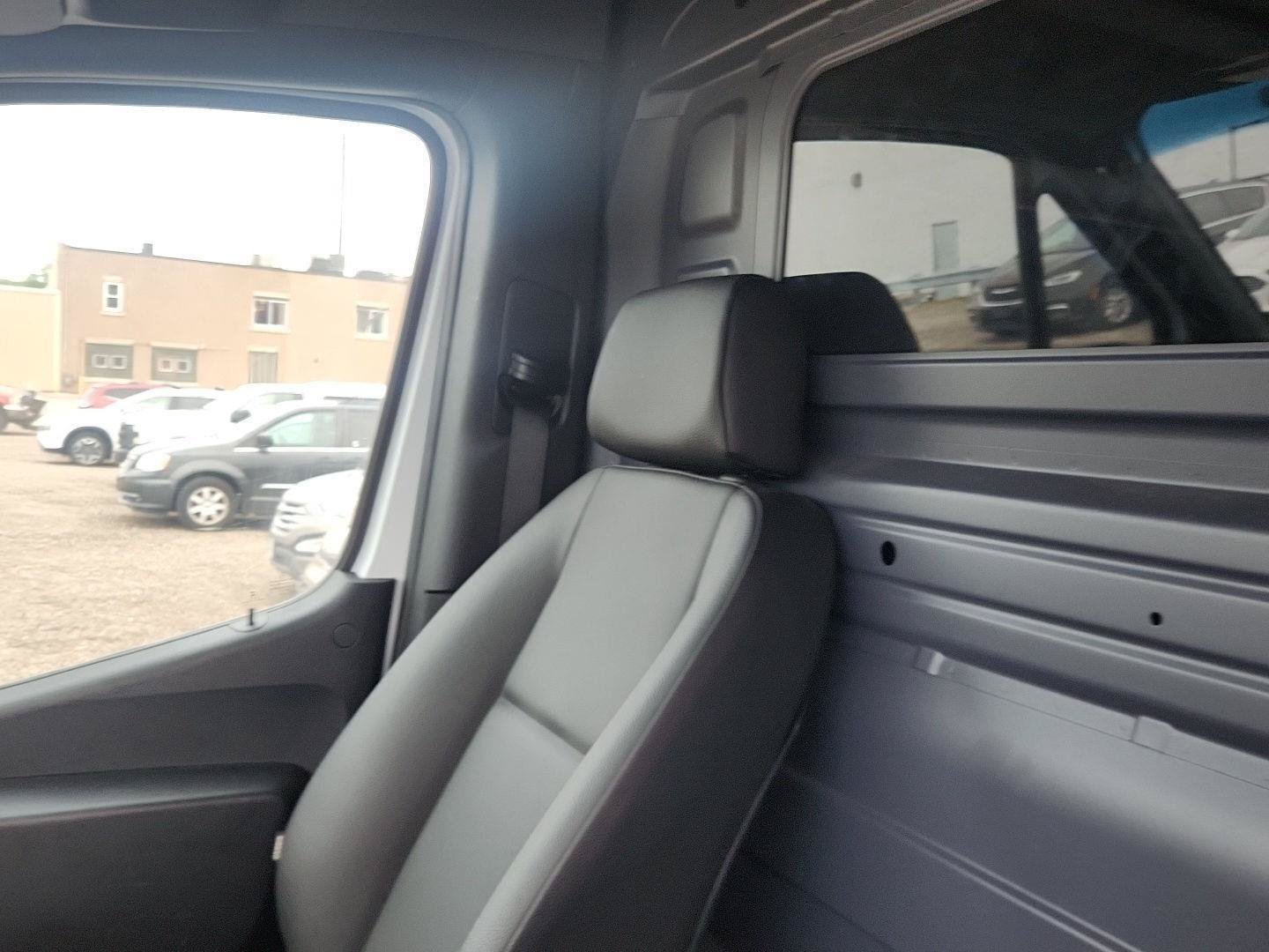 Used 2025 Mercedes-Benz Sprinter 2500 image 19