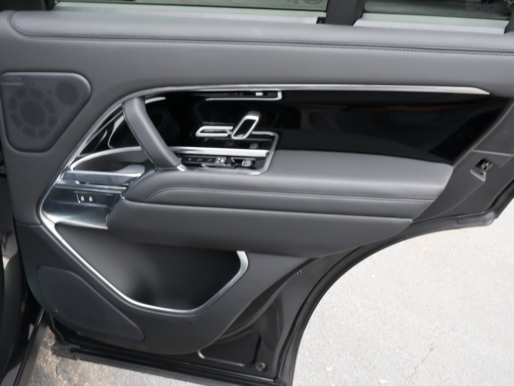 Used 2025 Land Rover Range Rover SE image 14