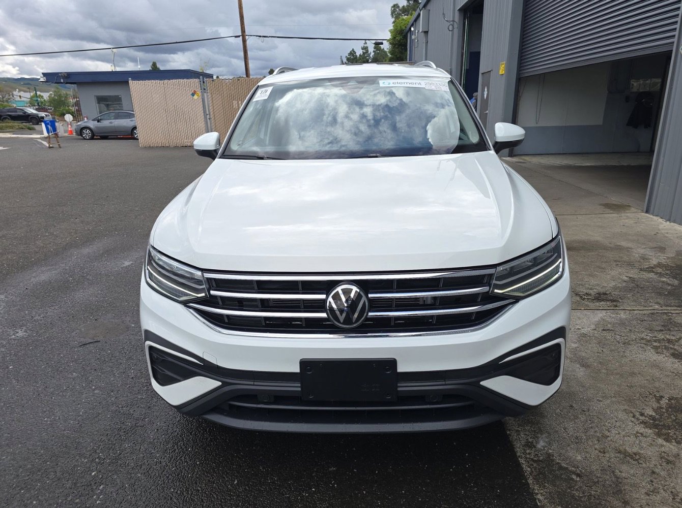 Used 2024 Volkswagen Tiguan SE AWD/4WD image 2