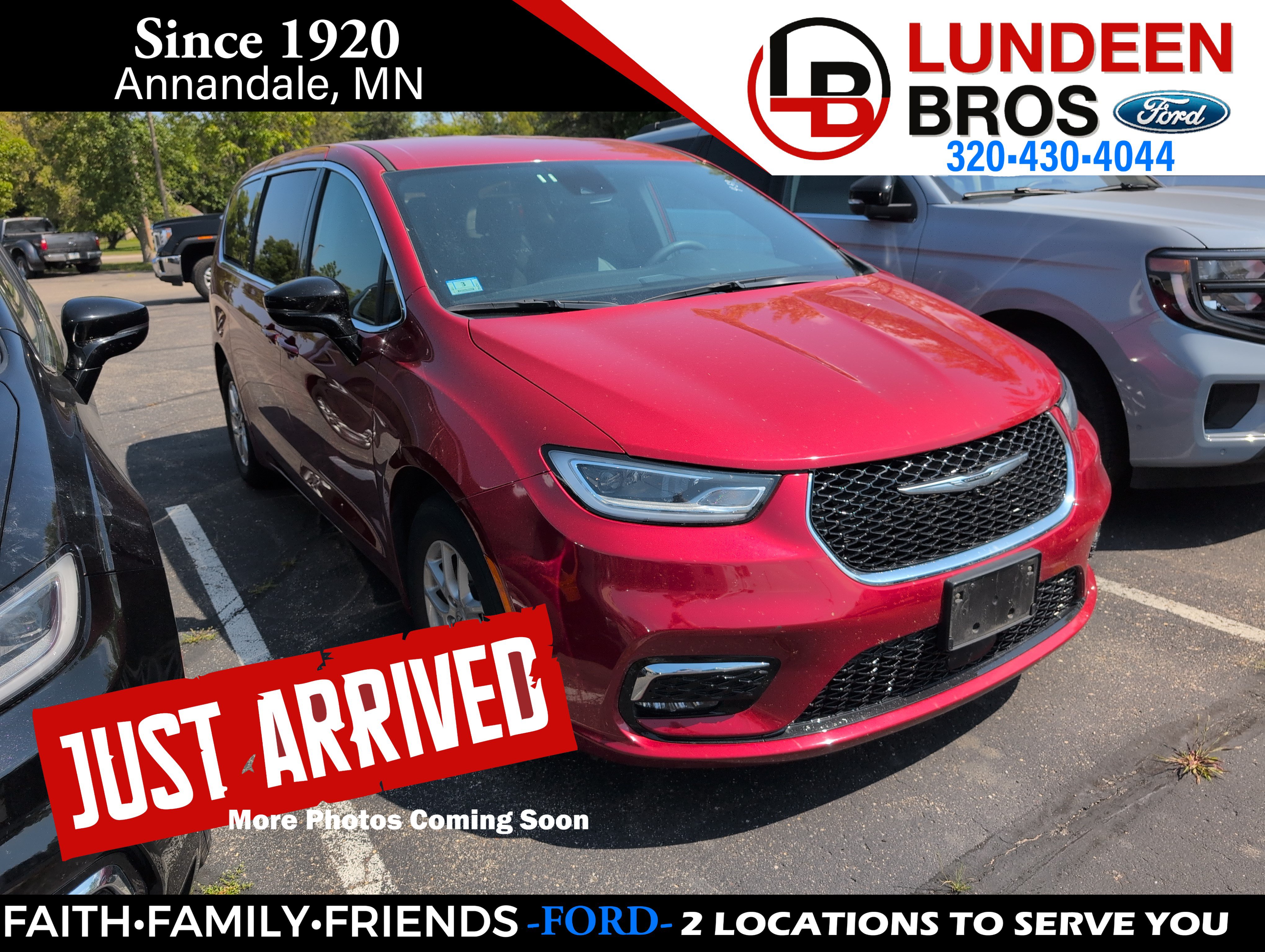 Used 2025 Chrysler Pacifica Select