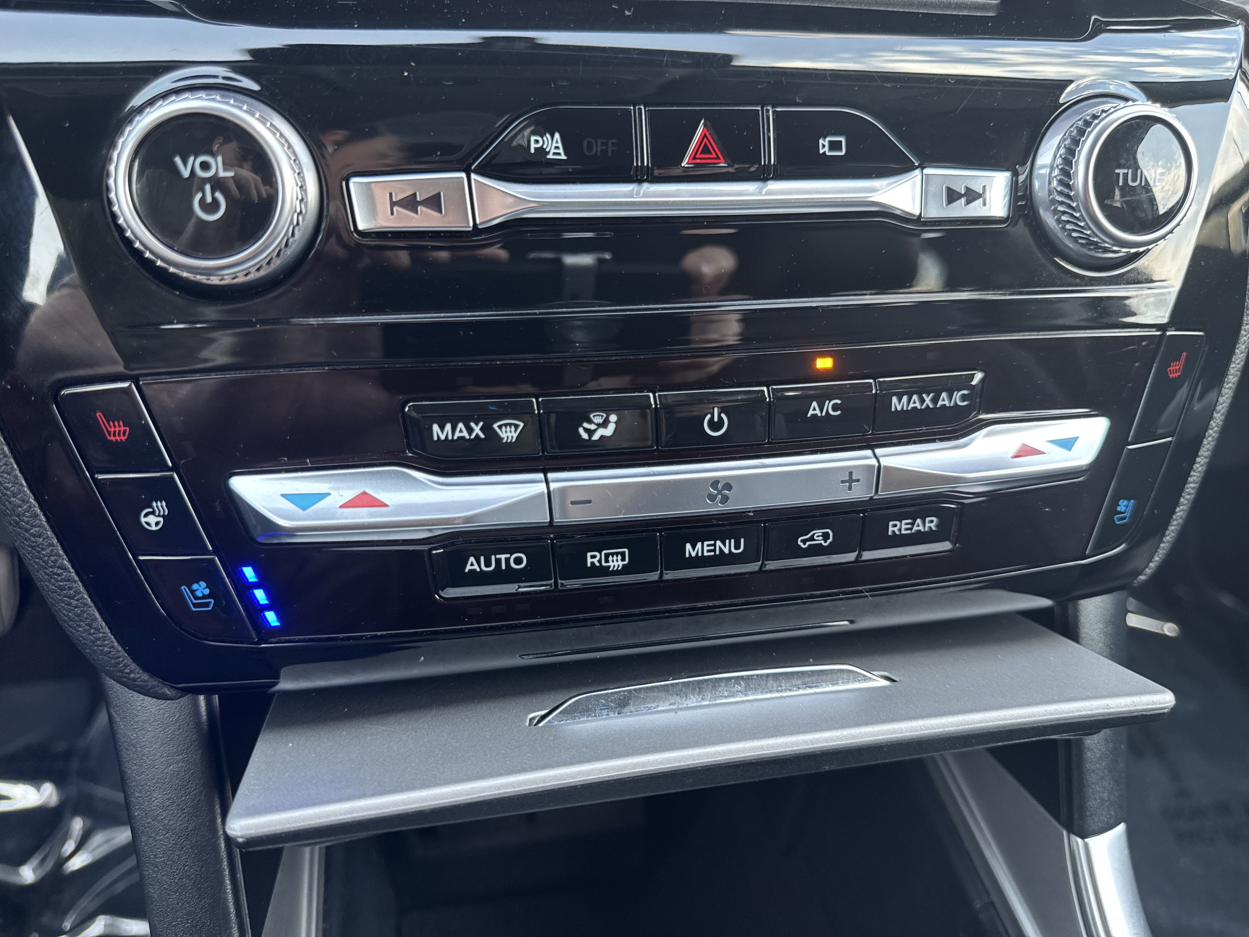 Certified 2023 Ford Explorer Limited RWD image 32