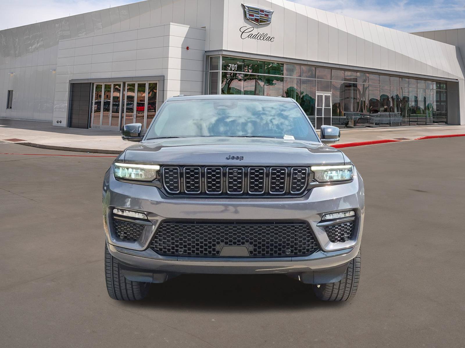 Used 2025 Jeep Grand Cherokee Summit w/ Adv Protech Group IV AWD/4WD image 2