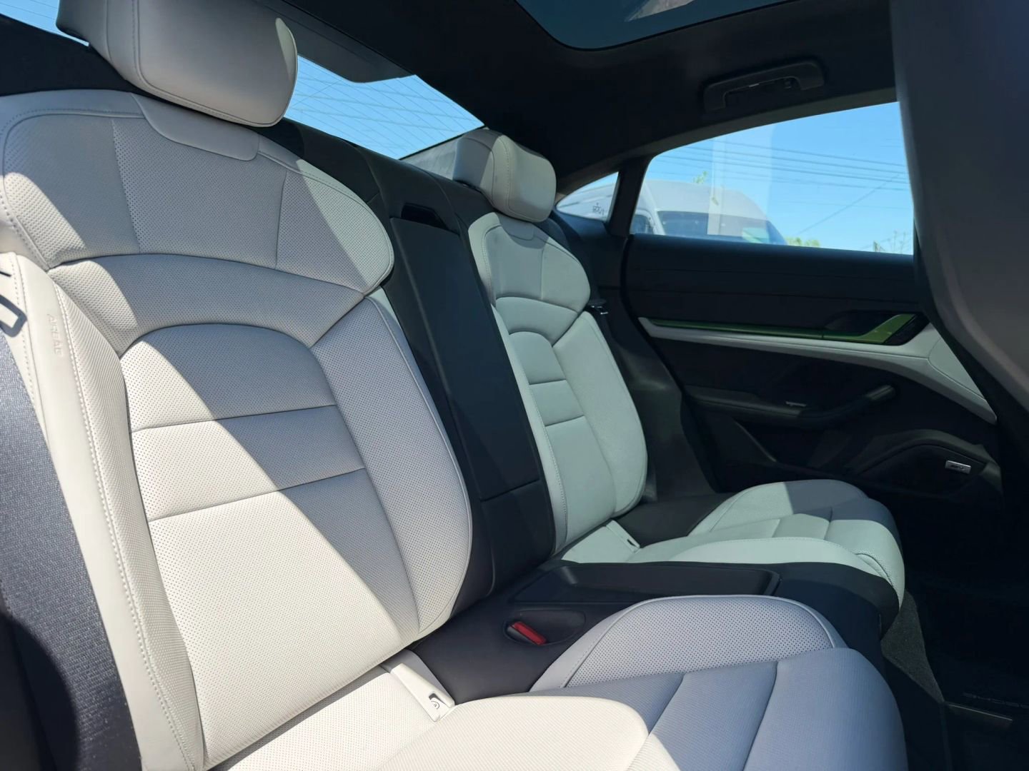 Used 2020 Porsche Taycan 4S image 16