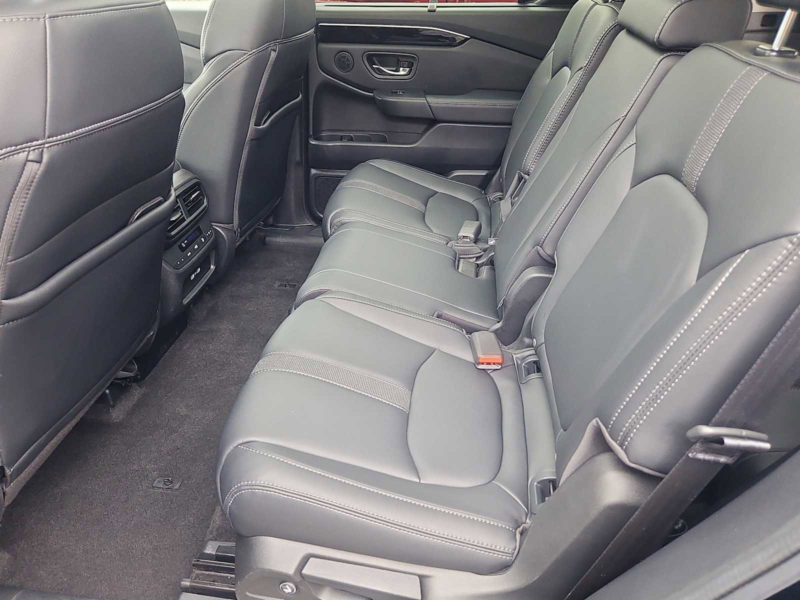 Used 2023 Honda Pilot Touring image 32