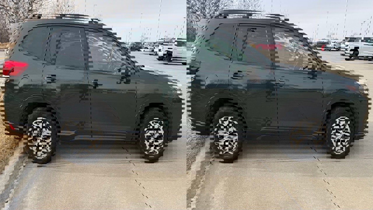 Used 2023 Subaru Forester Premium image 7