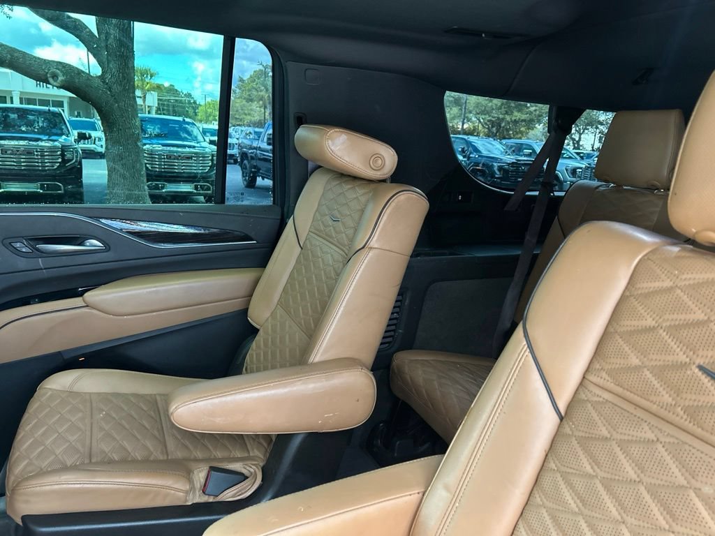 Used 2021 Cadillac Escalade ESV Premium Luxury AWD/4WD image 12