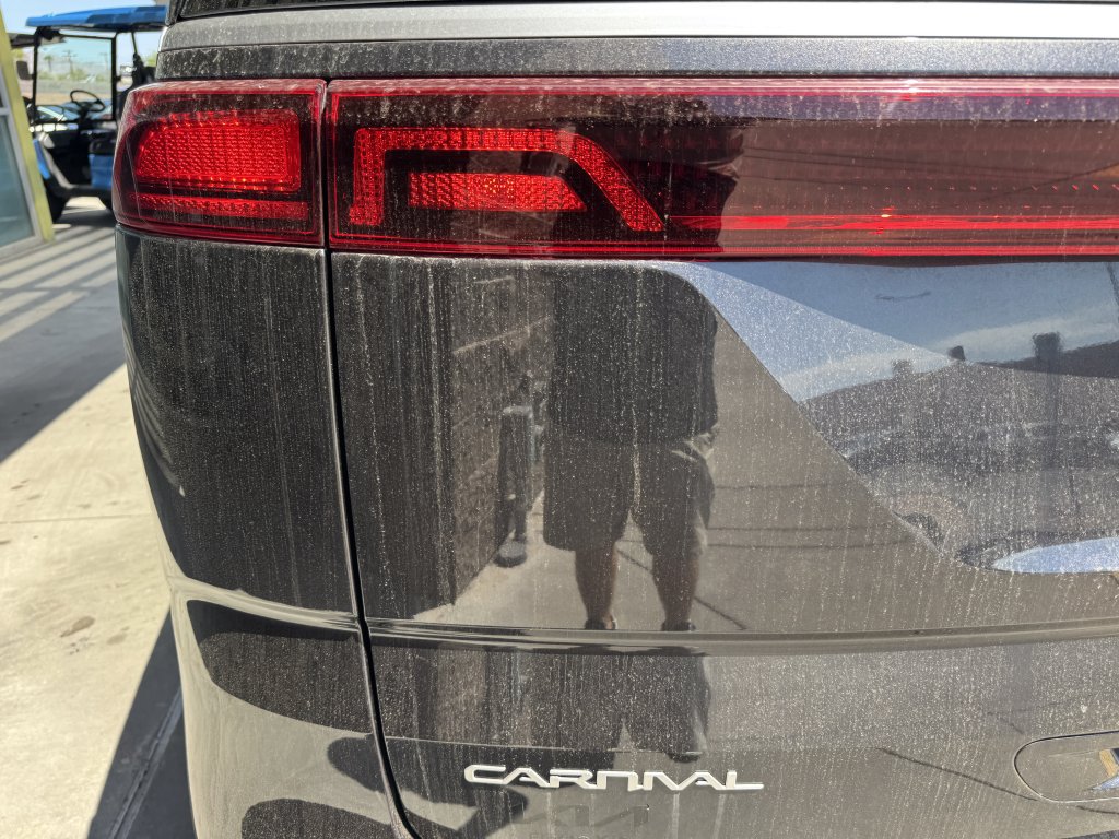 Used 2024 Kia Carnival EX FWD image 14