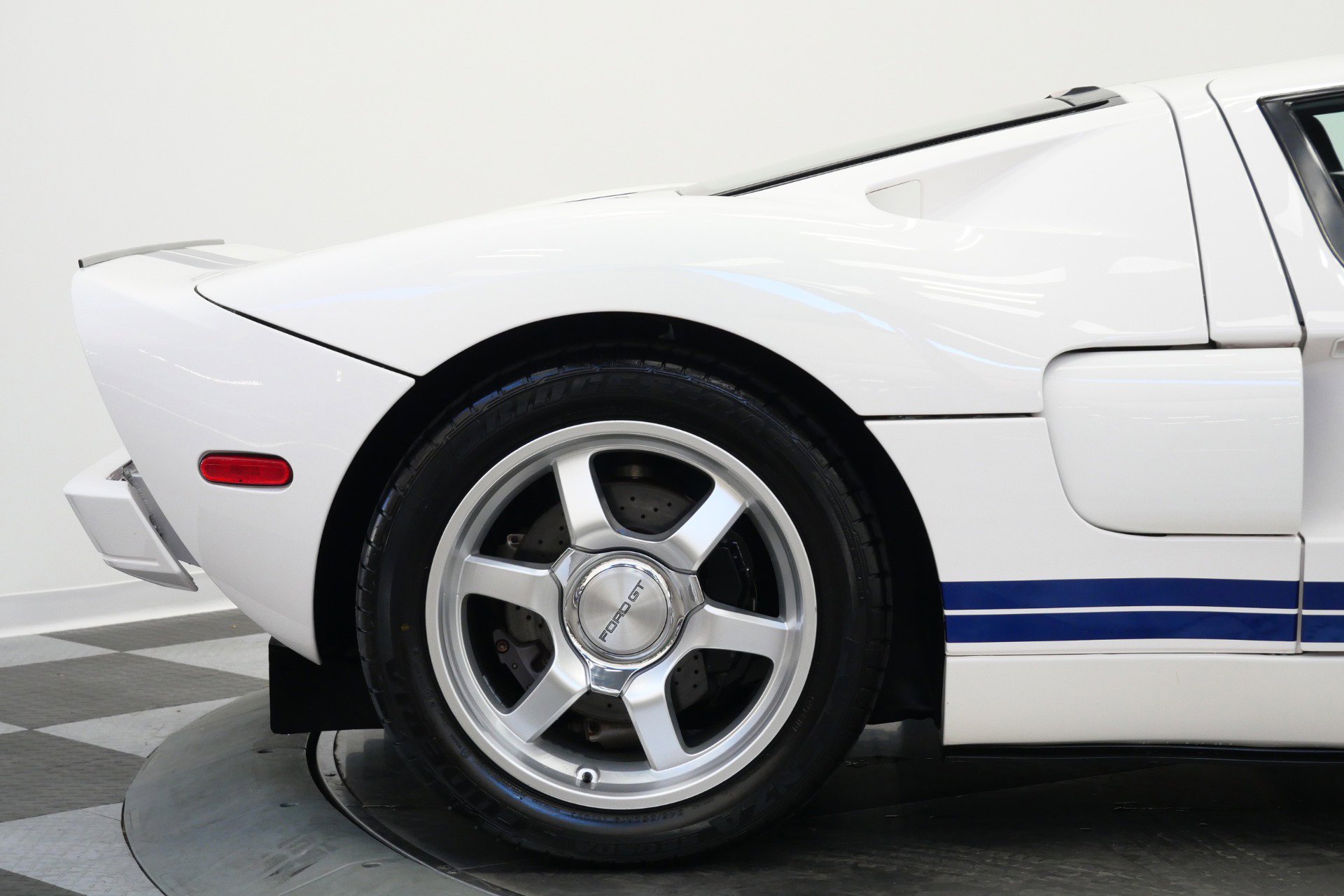 Used 2005 Ford GT image 51