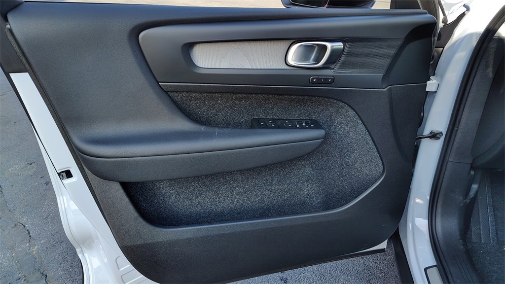 New 2026 Volvo XC40 B5 Plus w/ Climate Package image 9