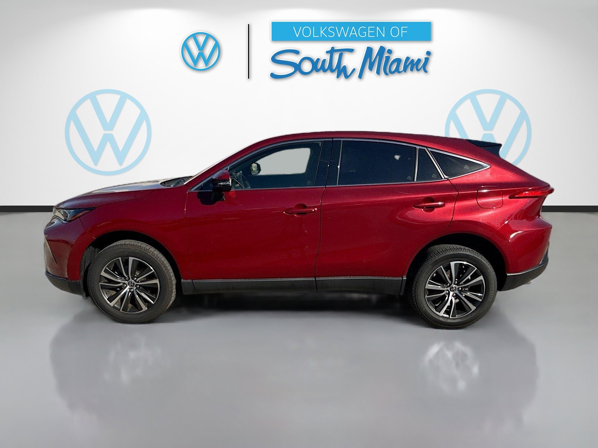 Used 2022 Toyota Venza LE AWD/4WD image 4