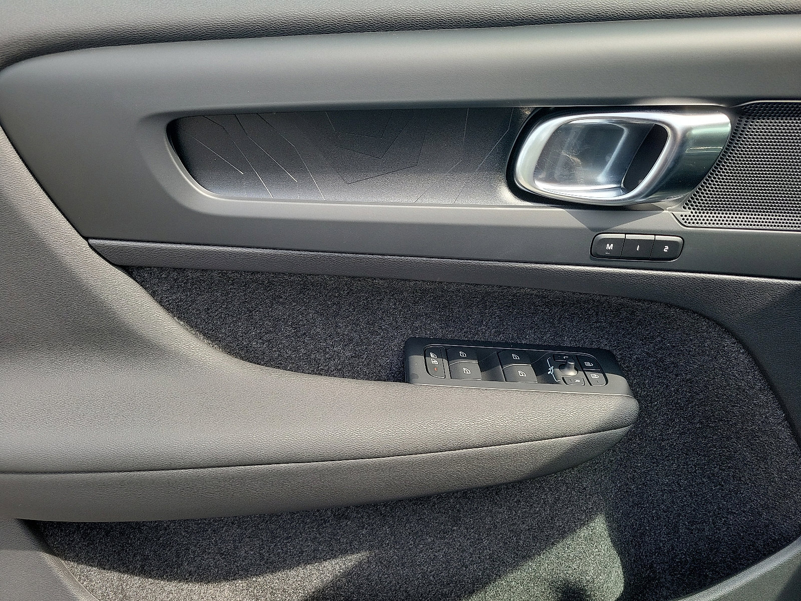 Certified 2023 Volvo XC40 Recharge Plus w/ Protection Package Premier image 12