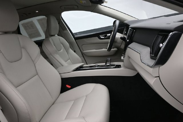 Used 2023 Volvo XC60 B5 Plus w/ Climate Package AWD/4WD image 33