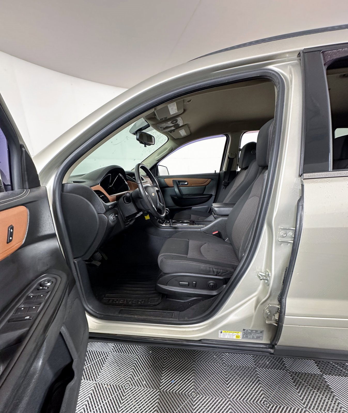 Used 2016 Chevrolet Traverse LT w/ Style and Technology Package image 7