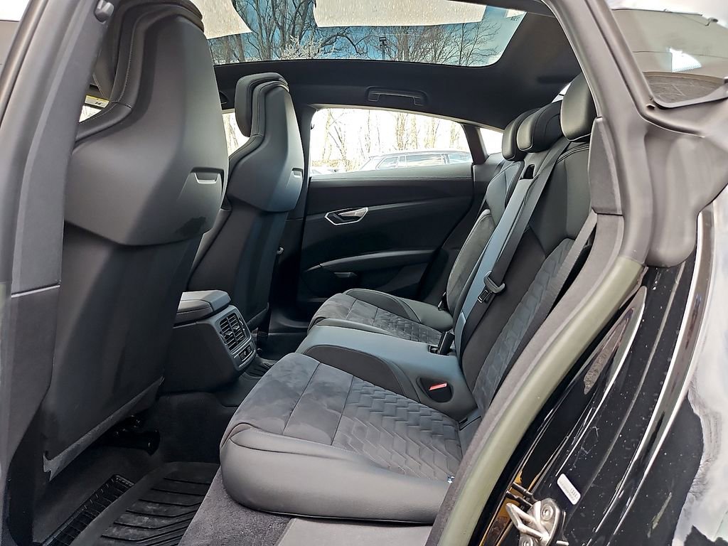 Used 2023 Audi e-tron GT Premium Plus image 11