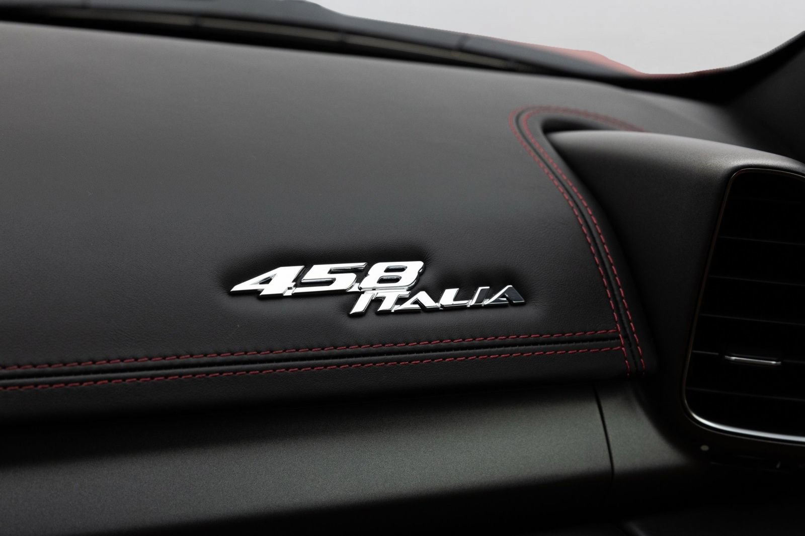 Used 2011 Ferrari 458 Italia Coupe RWD image 48