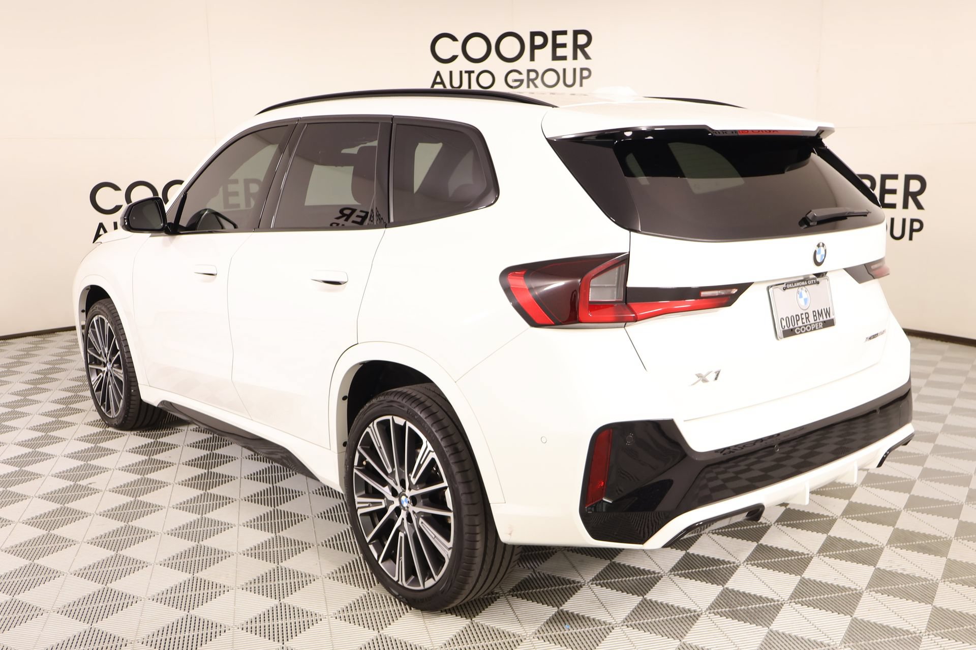 Used 2023 BMW X1 xDrive28i w/ M Sport Package AWD/4WD image 24