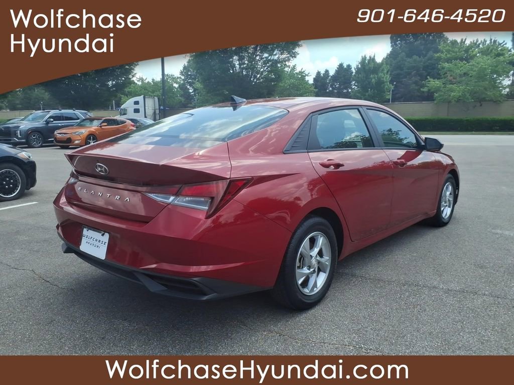 Used 2022 Hyundai Elantra SE w/ Cargo Package FWD image 5