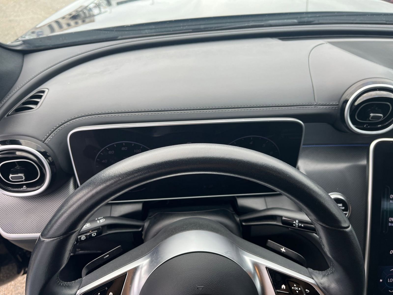 Used 2024 Mercedes-Benz GLC 300 image 34