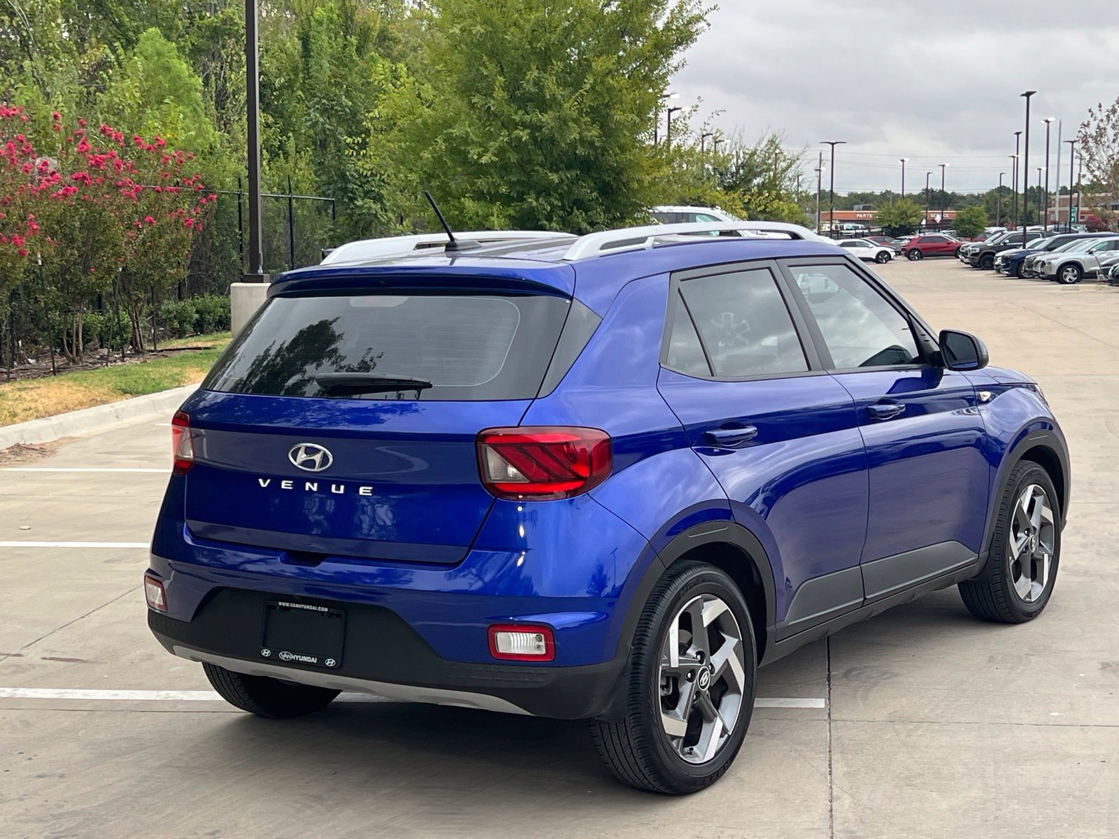 Certified 2025 Hyundai Venue SEL FWD image 12