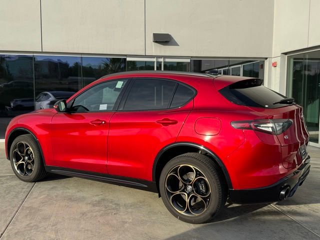 Used 2025 Alfa Romeo Stelvio Sprint image 6