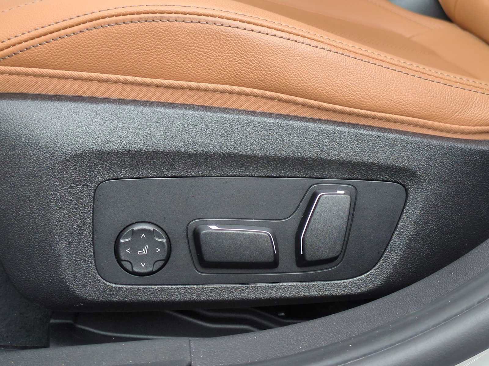 New 2025 BMW 330i xDrive Sedan w/ Premium Package image 17