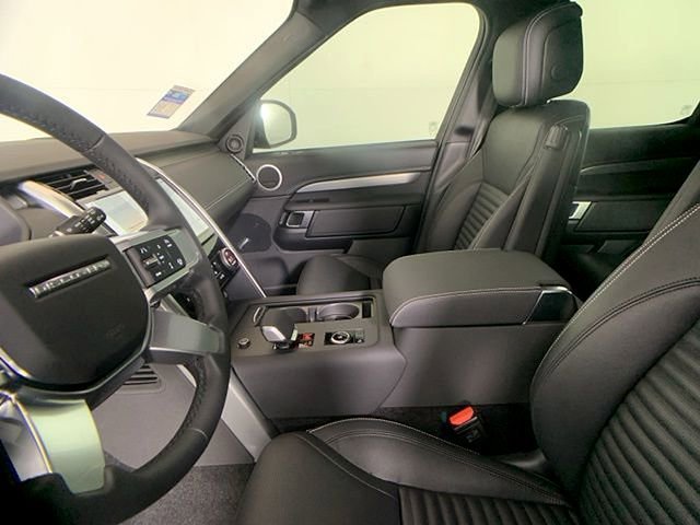 Certified 2025 Land Rover Discovery Dynamic SE image 12