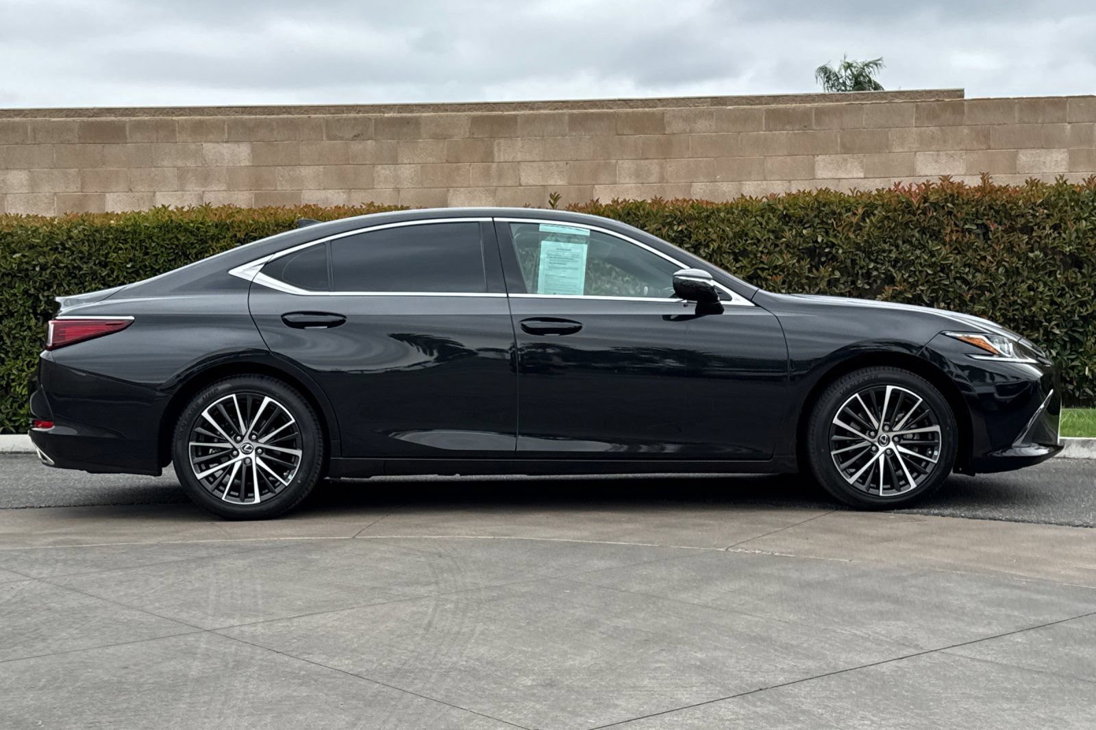 Certified 2024 Lexus ES 350 w/ Premium Package FWD image 3