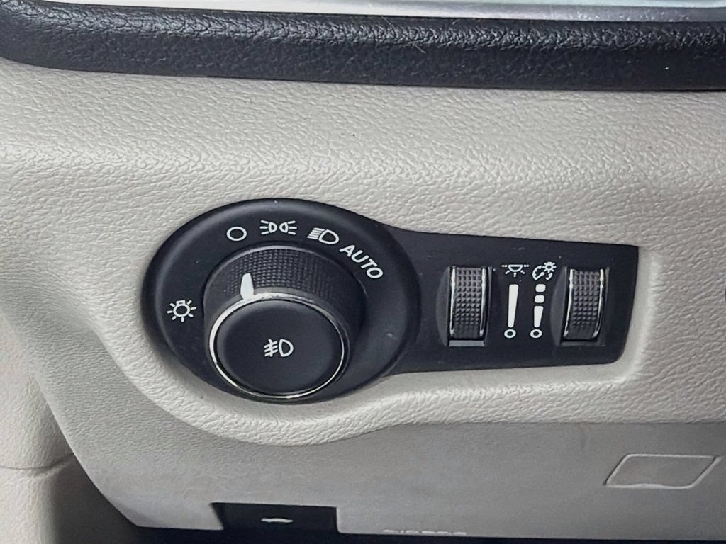 Used 2019 Chrysler Pacifica Limited FWD image 10