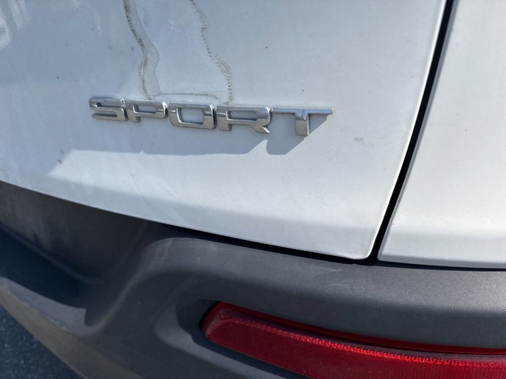Used 2017 Jeep Cherokee Sport image 7