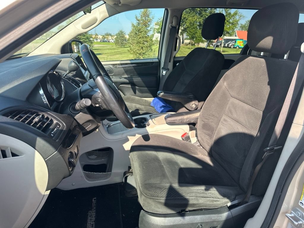 Used 2015 Dodge Grand Caravan SXT w/ Rear Park Assist Package FWD image 16