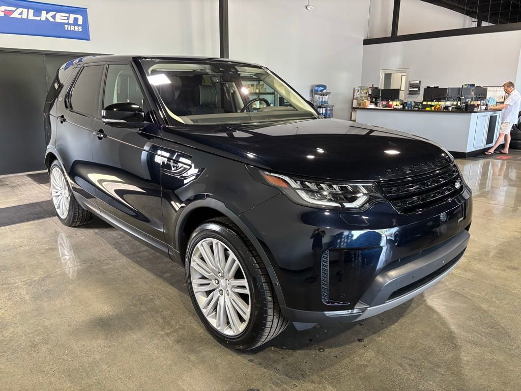 Used 2017 Land Rover Discovery First Edition AWD/4WD image 4