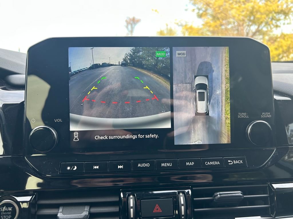 Used 2024 Nissan Pathfinder Platinum w/ Cargo Package image 14