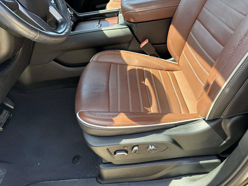 Used 2024 GMC Yukon Denali Ultimate AWD/4WD image 29