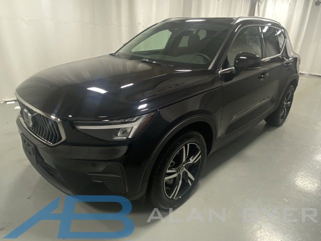 Used 2025 Volvo XC40 B5 Core