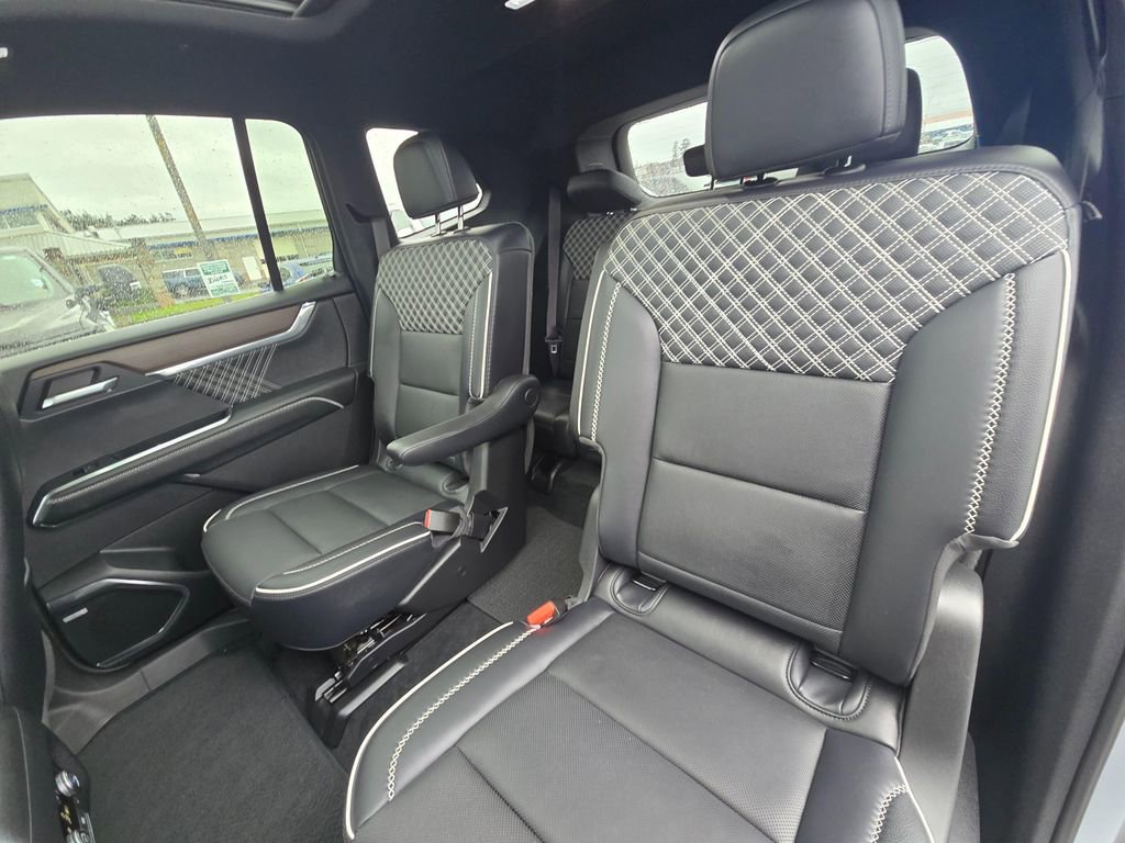 Used 2024 GMC Acadia Denali AWD/4WD image 13