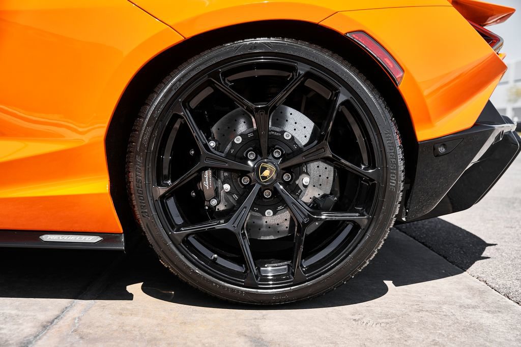 Used 2024 Lamborghini Revuelto AWD/4WD image 30