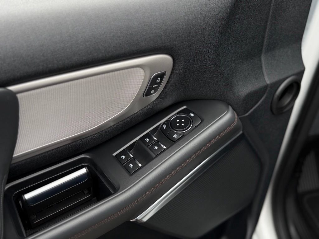 Used 2025 Ford Expedition Active AWD/4WD image 15