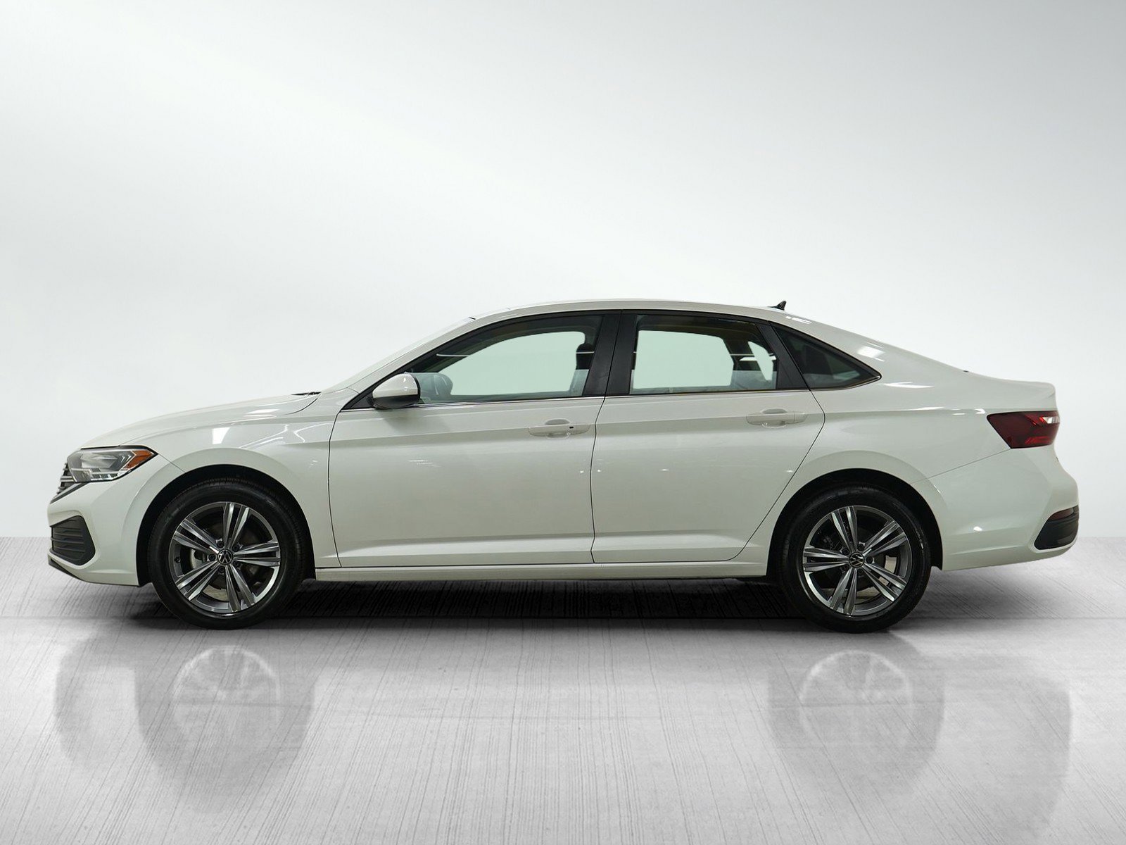 Used 2023 Volkswagen Jetta SE w/ Panoramic Sunroof Package image 2