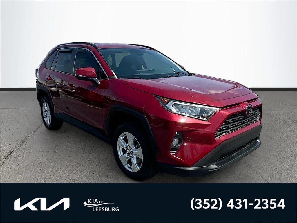 Used 2020 Toyota RAV4 XLE FWD image 1