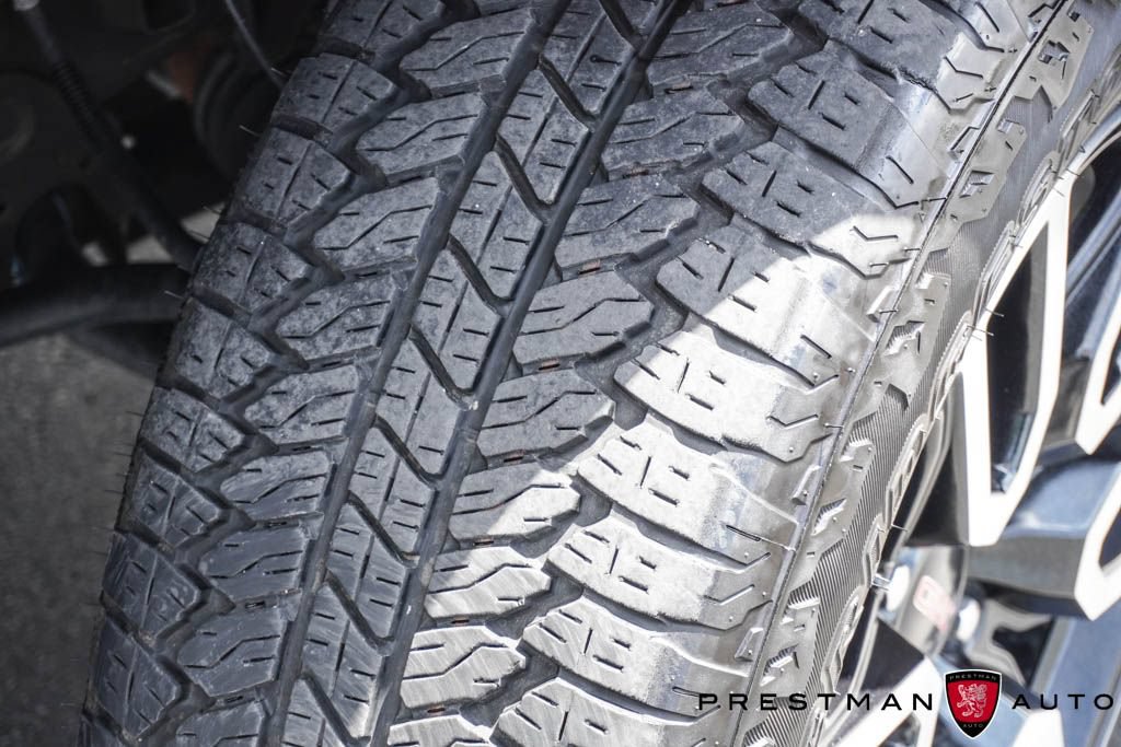 Used 2024 GMC Sierra 1500 AT4 w/ AT4 Premium Package AWD/4WD image 3