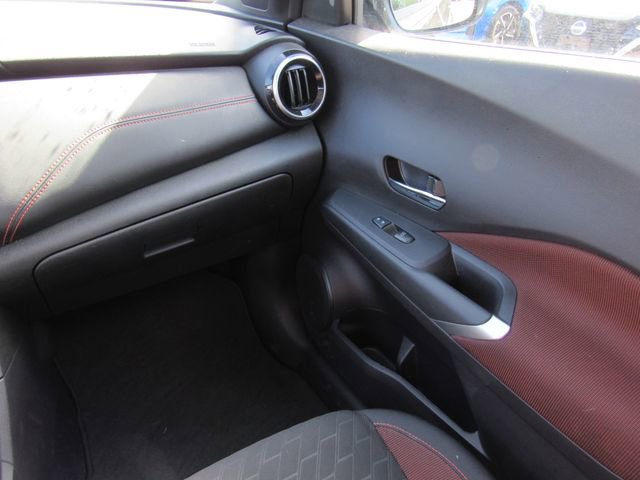 Certified 2024 Nissan Kicks SR FWD image 17