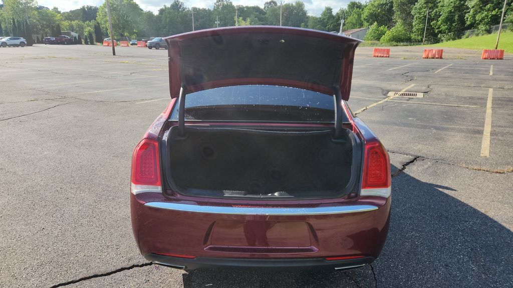 Used 2018 Chrysler 300 Touring RWD image 11