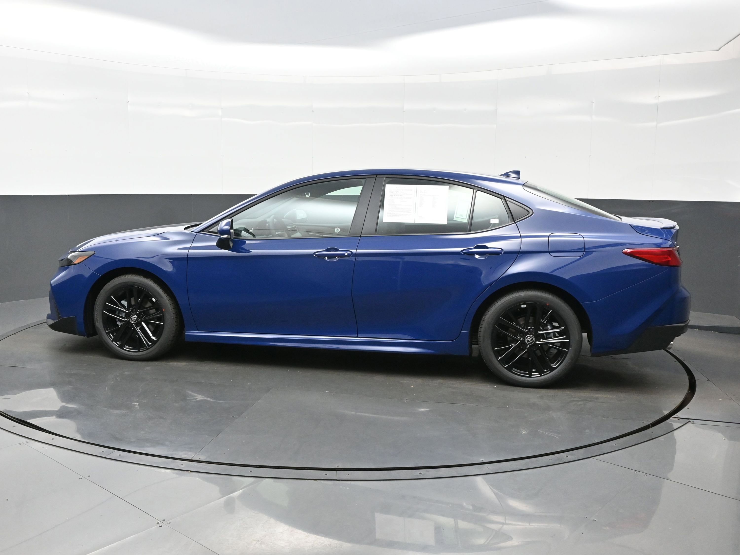 Used 2026 Toyota Camry SE image 3