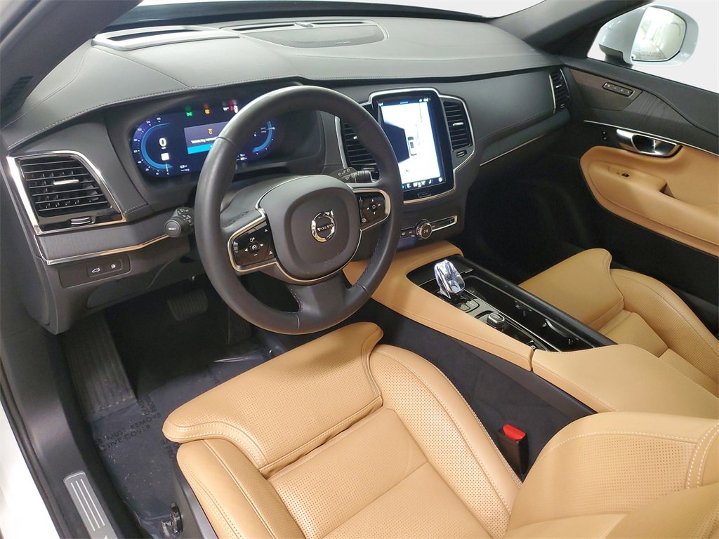 Used 2025 Volvo XC90 T8 Ultra w/ Protection Package Premier image 13